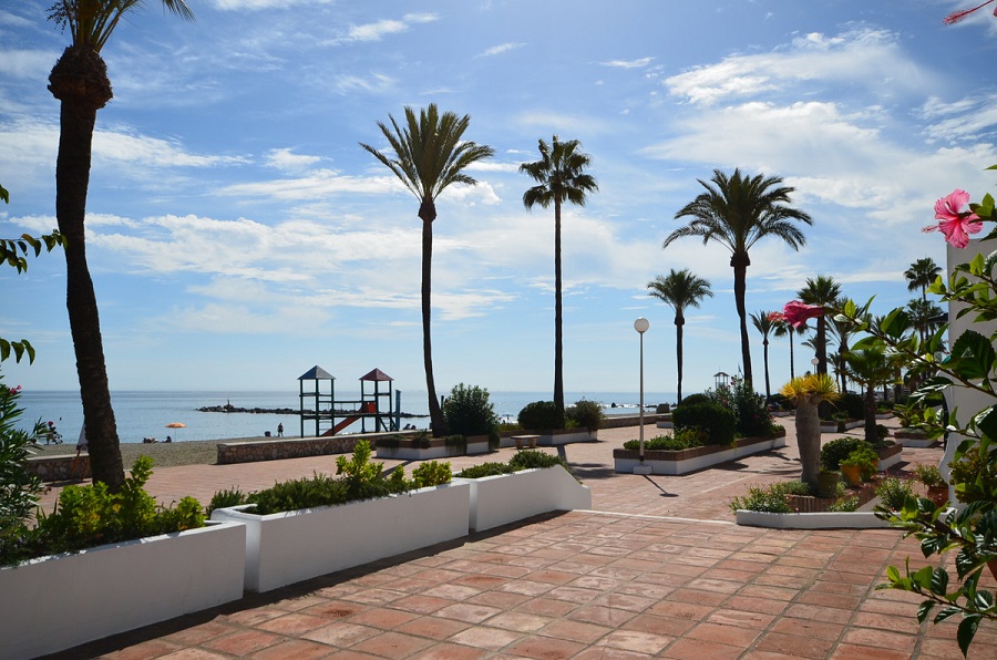 beach-promenade-la-duquesa4.jpg